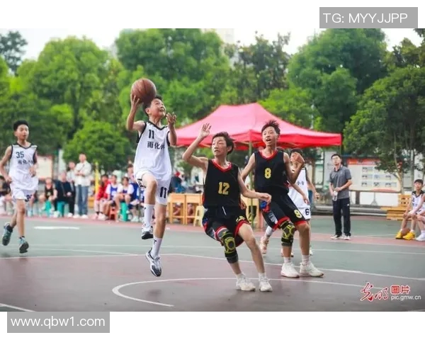 明星篮球场上的风采与魅力展现，运动与娱乐的完美结合